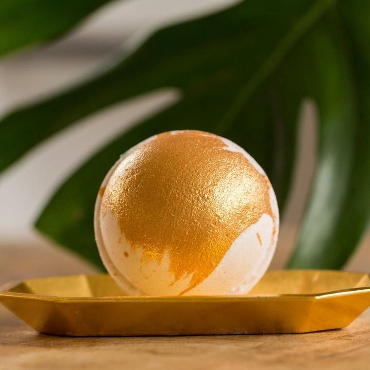 CLEOPATRA MILK + HONEY BATH BOMB